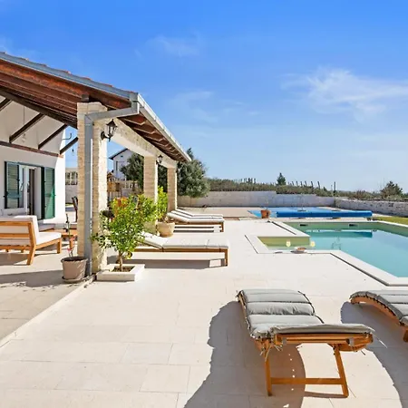 Milamar By Guide Vila Ladevci