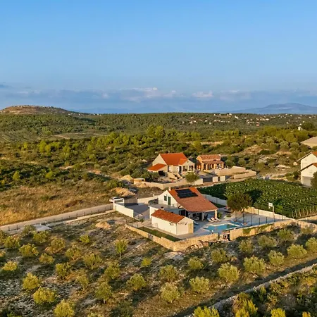 Villa Milamar By Guide