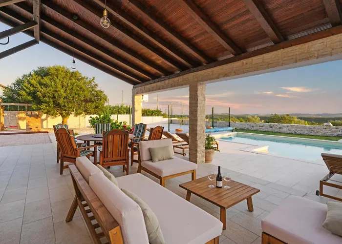 Milamar By Guide Vila Ladevci